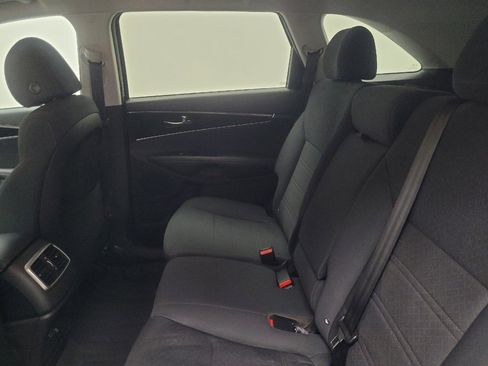 Used 2020 Kia Sorento L image 18