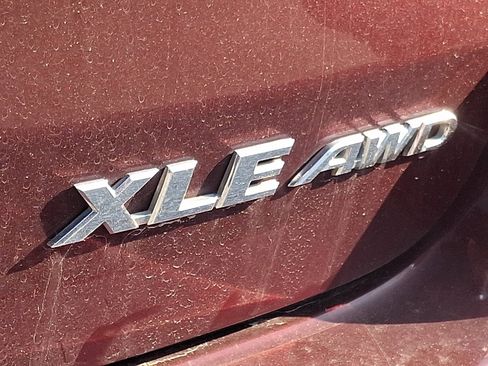 Used 2018 Toyota Highlander AWD V6 image 4