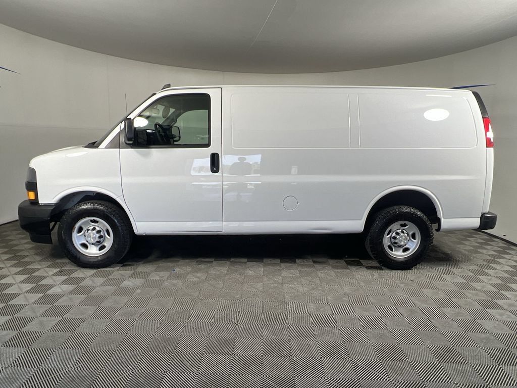 Used 2019 Chevrolet Express 2500 RWD image 5