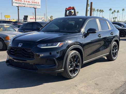 Used 2023 Honda HR-V Sport image 2