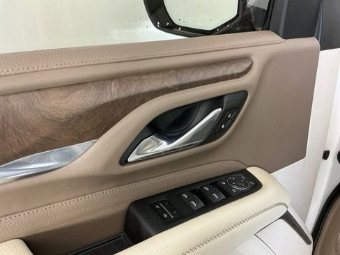 Used 2021 GMC Yukon Denali w/ Denali Ultimate Package AWD/4WD image 8