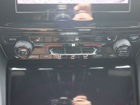 New 2025 Jeep Grand Cherokee L Laredo w/ Luxury Tech Group I image 16