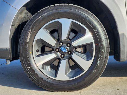 Used 2017 Subaru Forester 2.5i Premium w/ All-Weather Package image 11