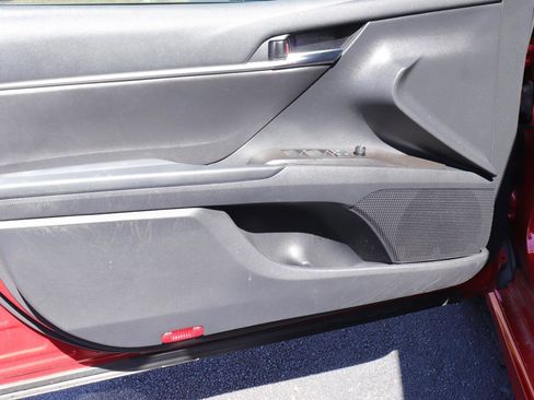 Used 2021 Toyota Camry SE image 10