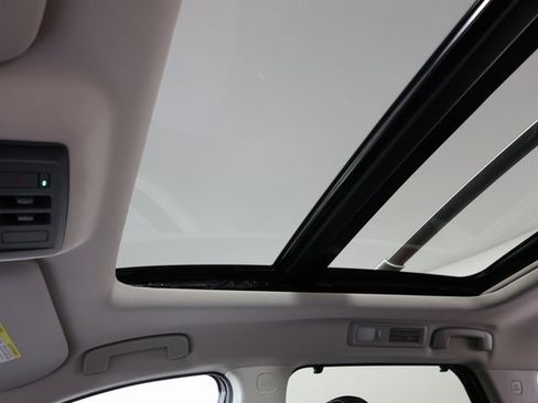 Used 2022 Nissan Pathfinder SL w/ SL Premium Package image 24