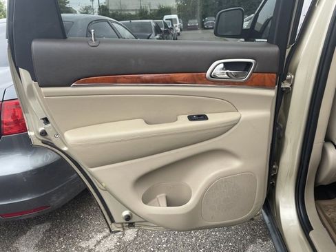 Used 2011 Jeep Grand Cherokee Overland image 16