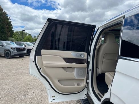 Used 2020 Lincoln Navigator Reserve w/ Luxury Package AWD/4WD image 28