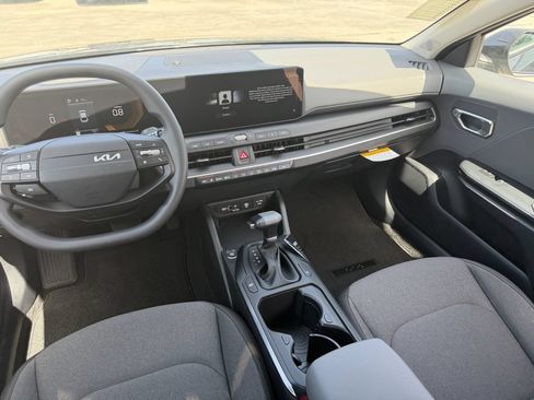 New 2026 Kia K4 FWD image 16