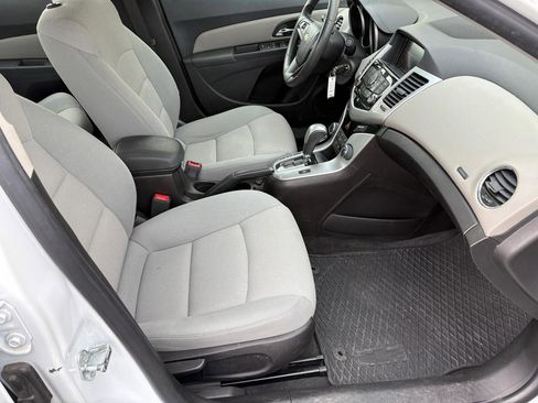 Used 2015 Chevrolet Cruze LT w/ Enhanced Safety Package image 10