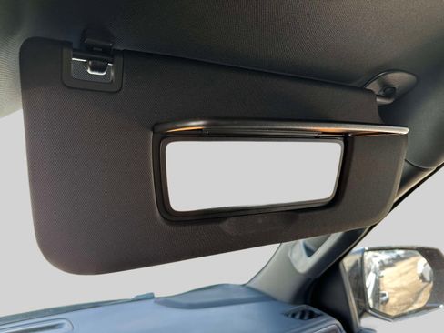 Used 2024 Chevrolet Suburban LT image 32