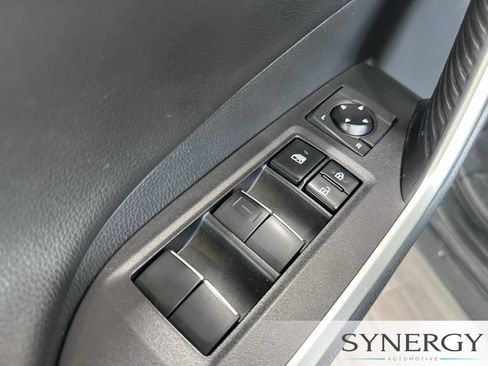 Used 2019 Toyota RAV4 Limited FWD image 21
