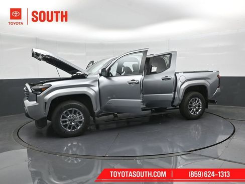 Used 2025 Toyota Tacoma Limited image 50
