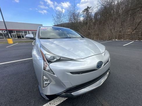 Certified 2017 Toyota Prius Four Touring w/ Premium Convenience Package image 10