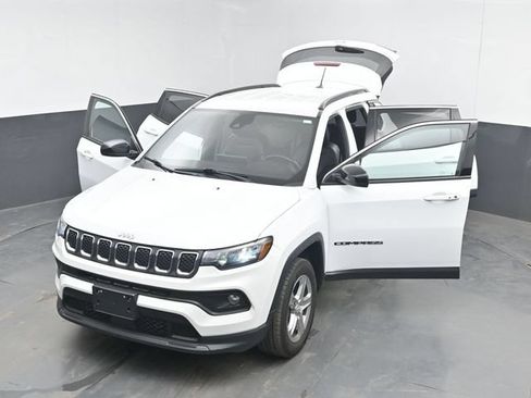 Used 2023 Jeep Compass Latitude AWD/4WD image 49