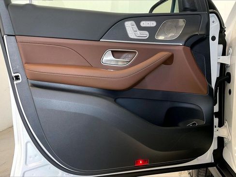 New 2026 Mercedes-Benz GLS 450 4MATIC image 10