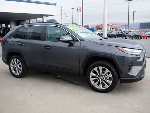 Used 2025 Toyota RAV4 XLE Premium image 10