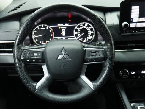 Used 2023 Mitsubishi Outlander ES FWD image 23