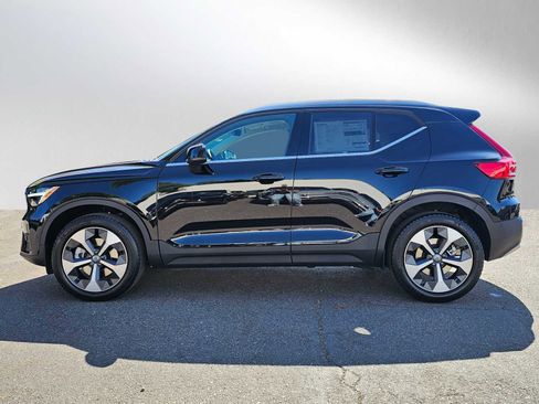New 2025 Volvo XC40 B5 Plus w/ Protection Package Premier image 4