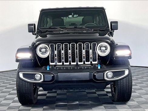 Used 2023 Jeep Wrangler Unlimited Sahara w/ Cold Weather Group AWD/4WD image 3