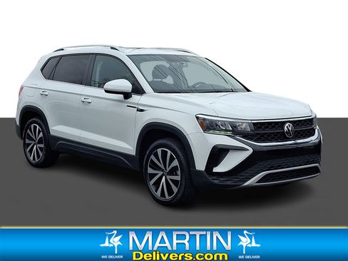 Used 2022 Volkswagen Taos SE w/ Panoramic Sunroof Package image 1