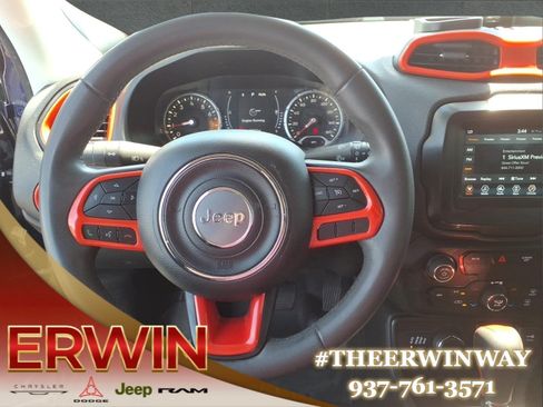 Used 2018 Jeep Renegade Latitude AWD/4WD image 17