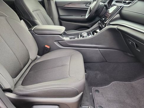 New 2025 Jeep Grand Cherokee Laredo X image 13