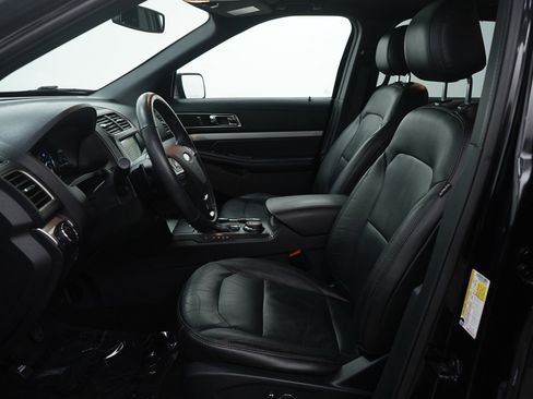 Used 2017 Ford Explorer XLT w/ Equipment Group 202A image 16