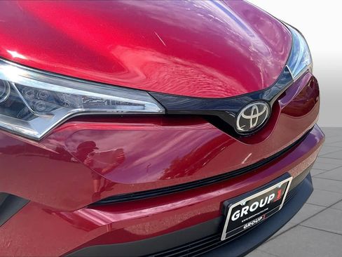 Used 2019 Toyota C-HR XLE FWD image 29