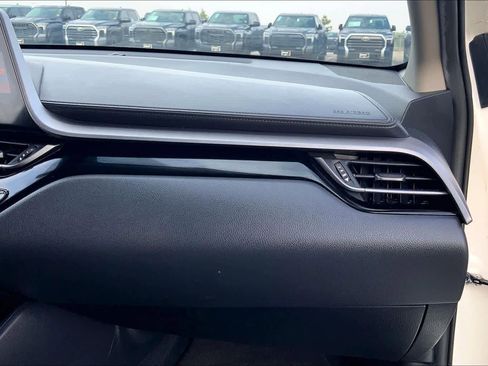 Used 2021 Toyota C-HR LE FWD image 18