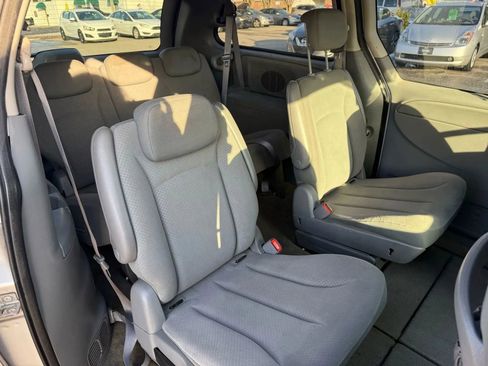Used 2007 Dodge Grand Caravan SXT image 4