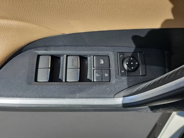 Used 2022 Toyota RAV4 XLE Premium AWD/4WD image 30