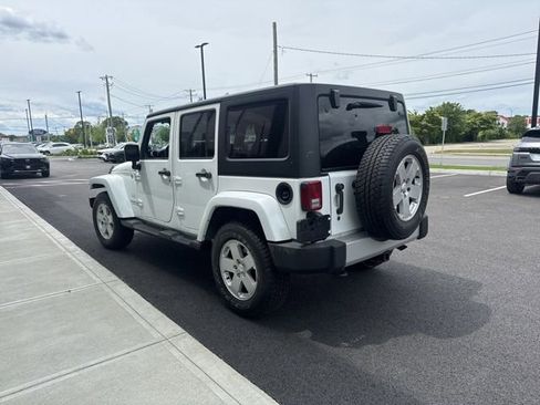 Used 2011 Jeep Wrangler Unlimited Sahara w/ Connectivity Group AWD/4WD image 6