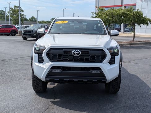 Used 2025 Toyota Tacoma TRD Off-Road AWD/4WD image 2