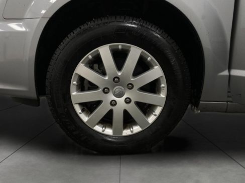 Used 2014 Chrysler Town & Country Touring image 13