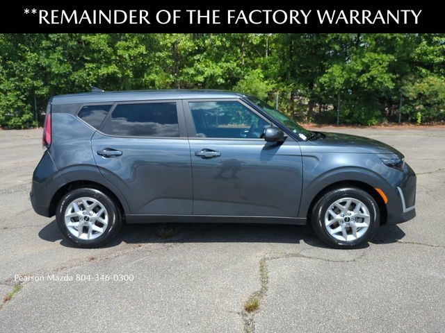 Used 2025 Kia Soul LX w/ LX Technology Package FWD image 3