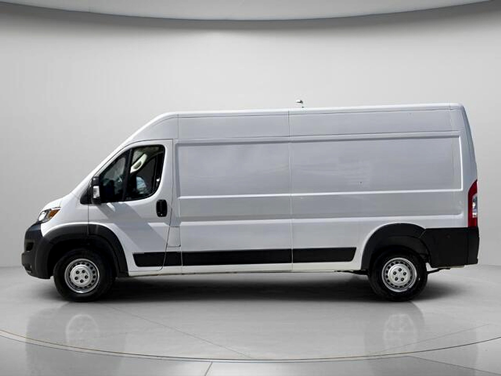 Used 2024 RAM ProMaster 2500 w/ Convenience Group FWD image 3