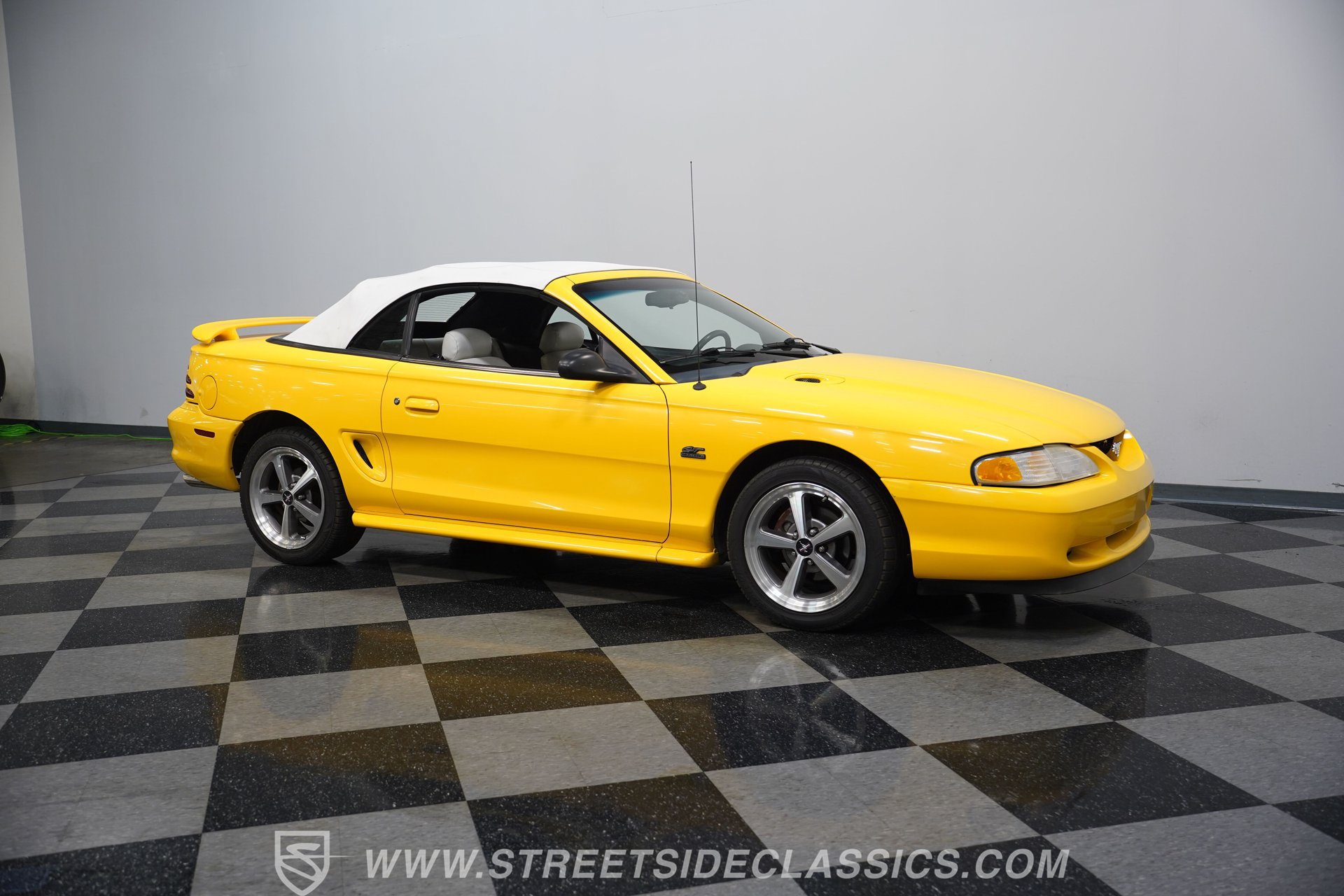 Used 1995 Ford Mustang GT RWD image 16