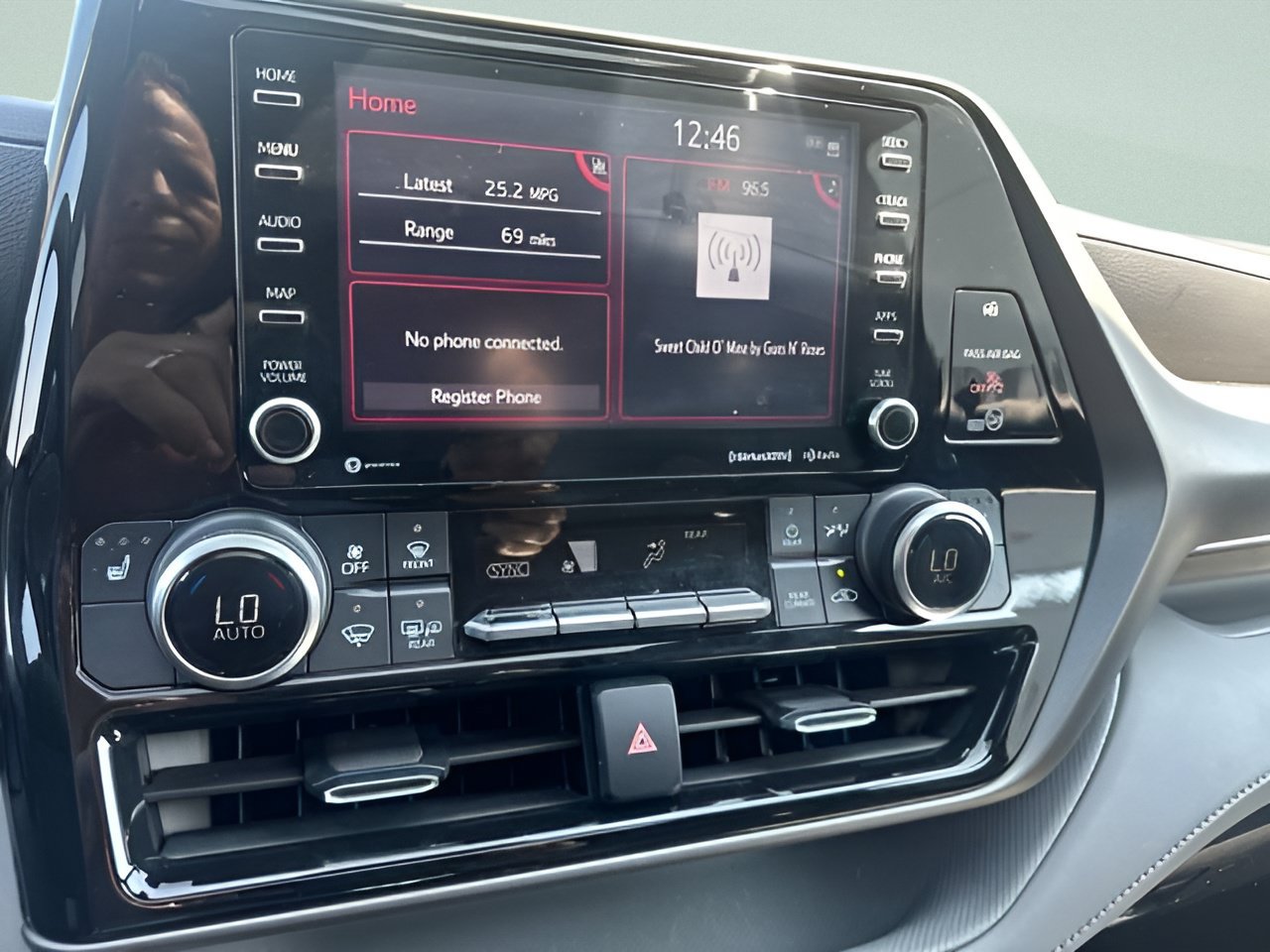 Used 2021 Toyota Highlander XLE AWD/4WD image 23