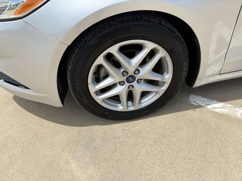 Used 2015 Ford Fusion SE FWD image 9