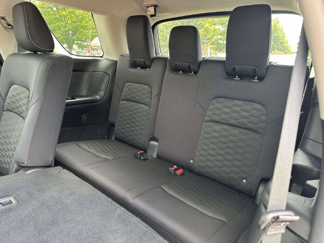 Used 2024 Nissan Pathfinder S AWD/4WD image 16
