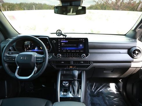 Used 2025 Chevrolet Colorado Trail Boss image 28