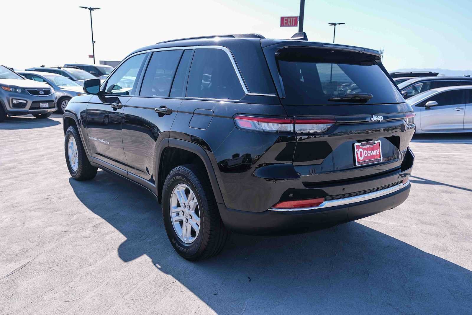 Used 2024 Jeep Grand Cherokee Laredo RWD image 6
