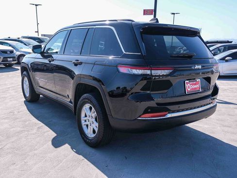 Used 2024 Jeep Grand Cherokee Laredo RWD image 6