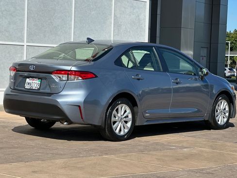Used 2023 Toyota Corolla LE w/ LE Convenience Package image 4