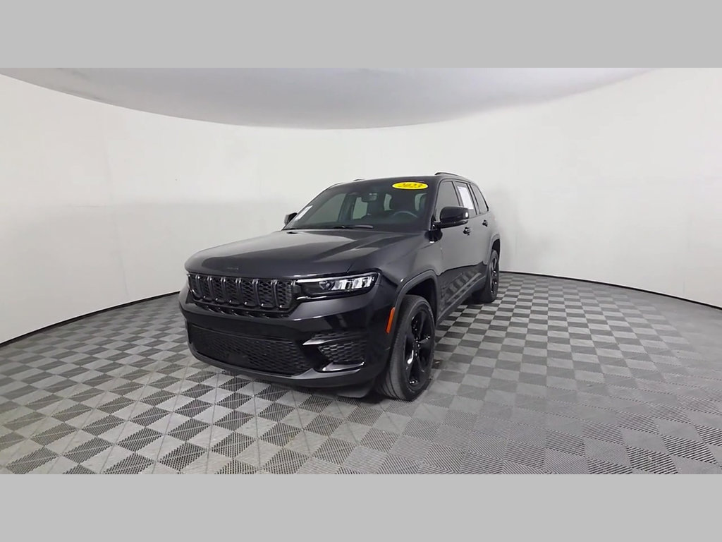 Used 2023 Jeep Grand Cherokee Altitude AWD/4WD image 18