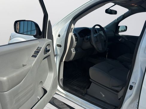 Used 2021 Nissan Frontier SV w/ Midnight Edition Floor Mats AWD/4WD image 16