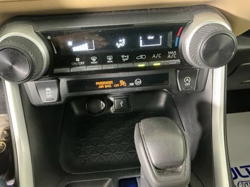 Used 2022 Toyota RAV4 LE AWD/4WD image 20
