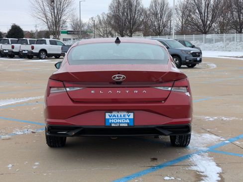 Used 2022 Hyundai Elantra SEL image 7
