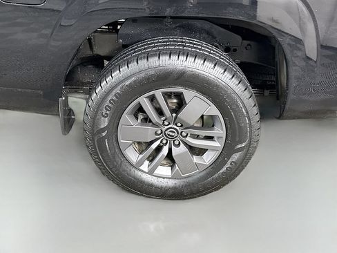 Certified 2025 Nissan Frontier SV RWD image 32