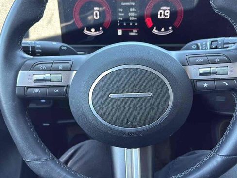 Used 2025 Hyundai Kona SEL image 14